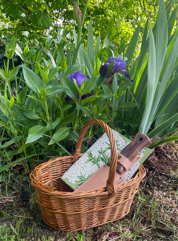 Petit panier en osier tressé
